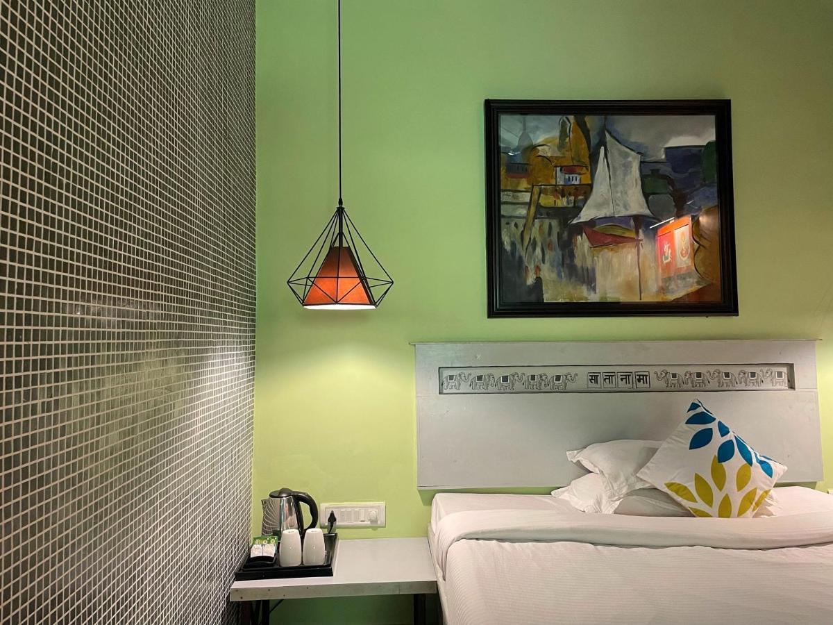 The Art Hotel By Via Варанаси Екстериор снимка